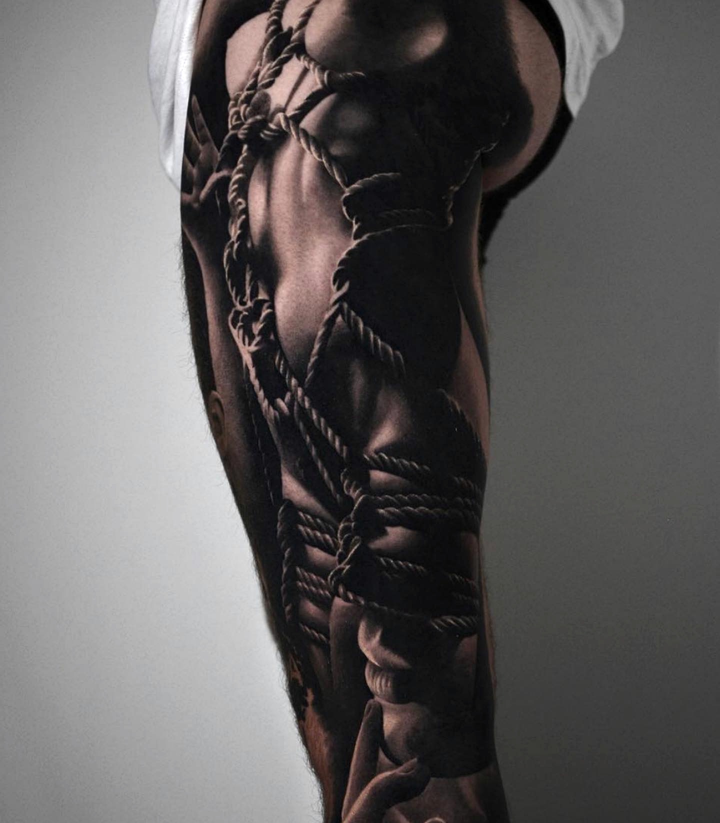 Schwarz-Grau-Tattoo von Adam LAKIMII, Arbeit 4